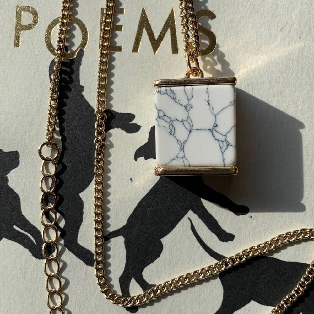 Long marble gold necklace